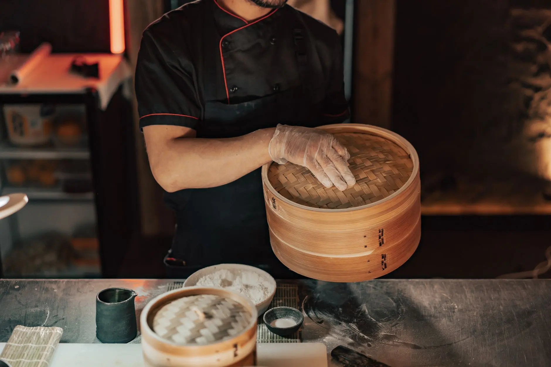 刮渣机与加药系统协同运行提升印染废水处理效率